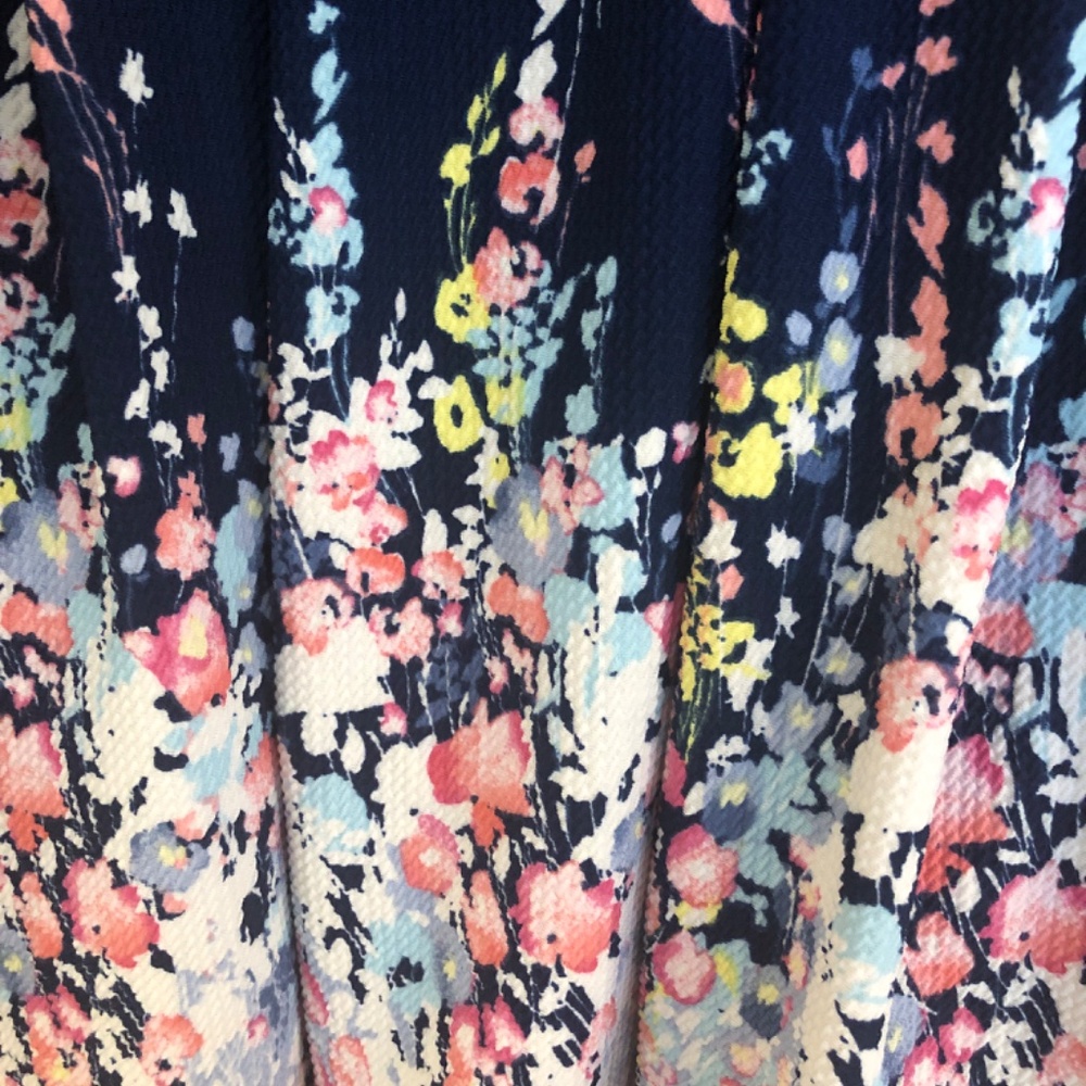 Spring dress - Picture 3 of 5